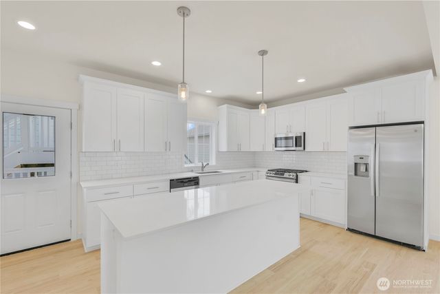 10 E Compass Lane, Allyn, WA 98524