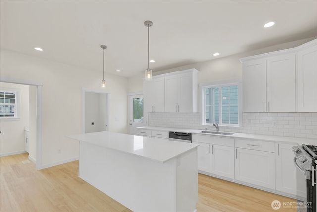 10 E Compass Lane, Allyn, WA 98524