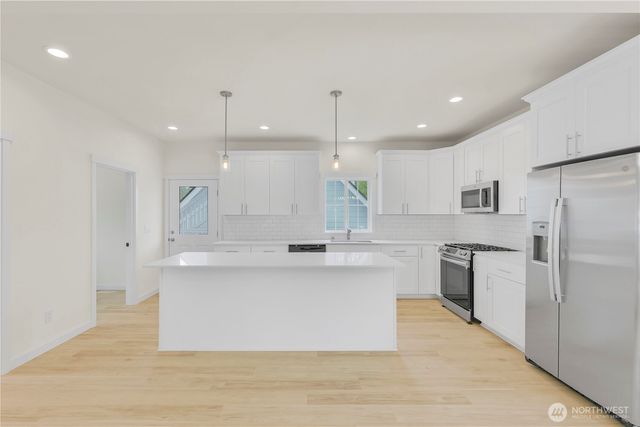 10 E Compass Lane, Allyn, WA 98524