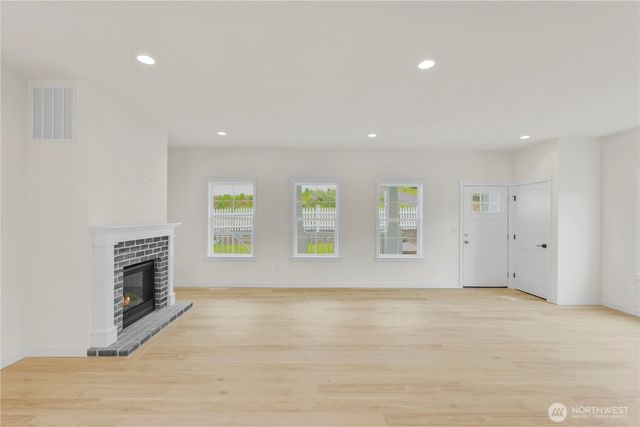 10 E Compass Lane, Allyn, WA 98524