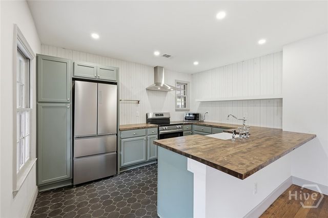1302 E 53rd Street, Savannah, GA 31404