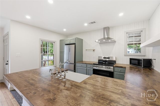 1302 E 53rd Street, Savannah, GA 31404