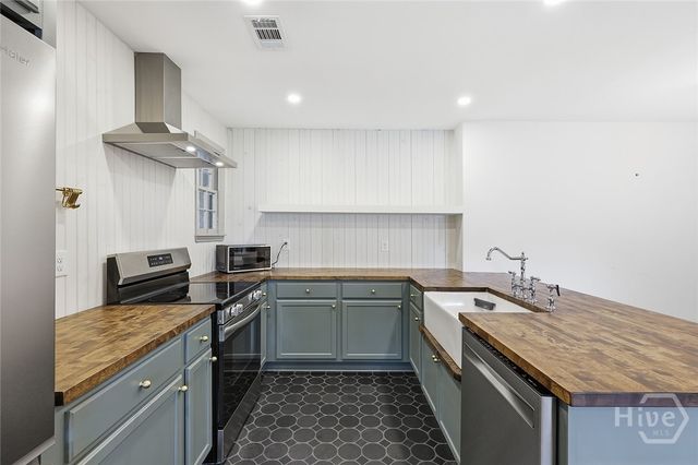 1302 E 53rd Street, Savannah, GA 31404