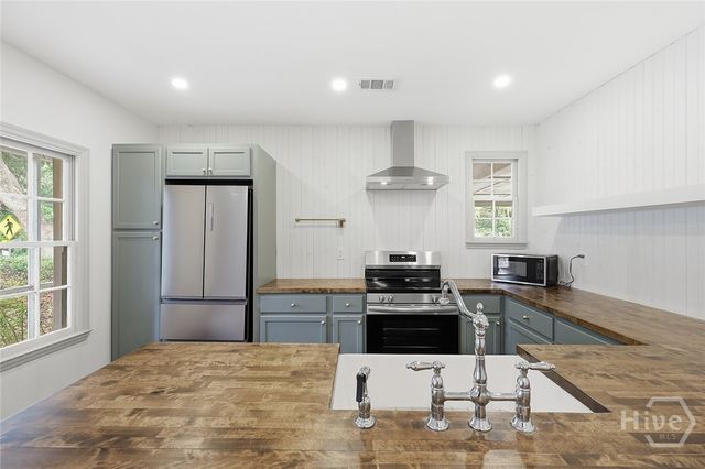 1302 E 53rd Street, Savannah, GA 31404