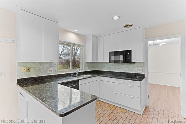 4817 Faircourt Drive, West Bloomfield, MI 48322