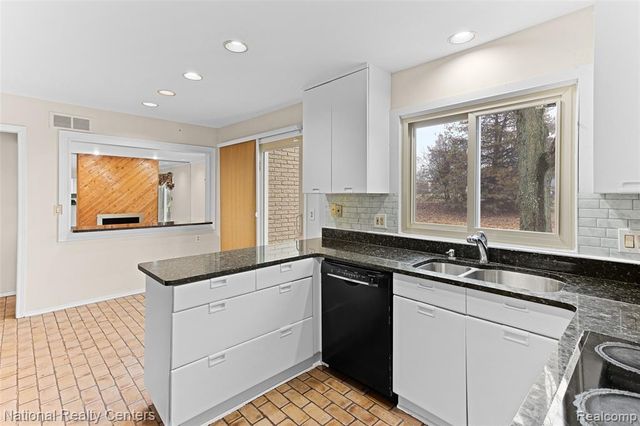 4817 Faircourt Drive, West Bloomfield, MI 48322