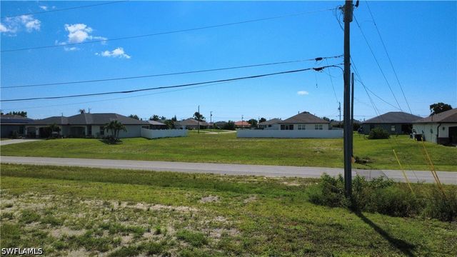 1922 NW 9th PL, Cape Coral, FL 33993