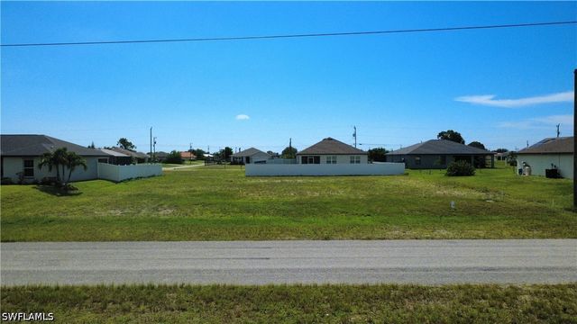 1922 NW 9th PL, Cape Coral, FL 33993