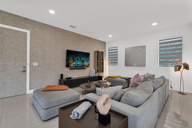 7509 NW 99th Avenue, Doral, FL 33178