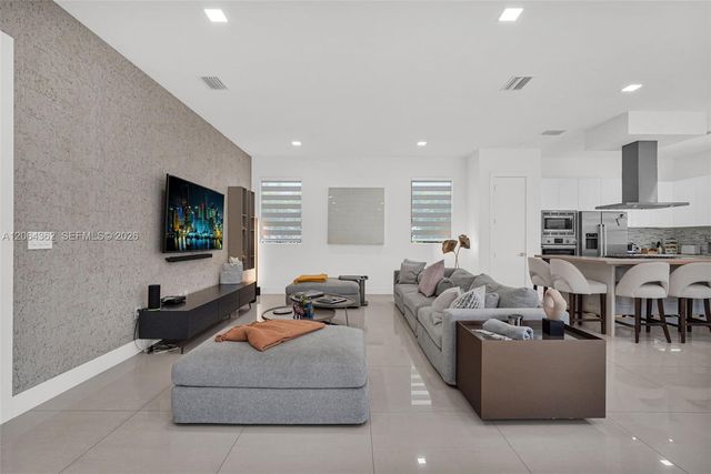 7509 NW 99th Avenue, Doral, FL 33178