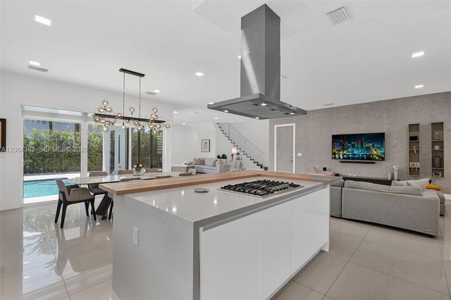 7509 NW 99th Avenue, Doral, FL 33178