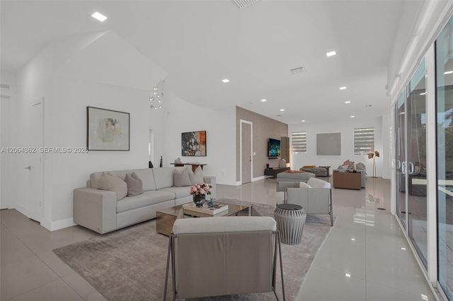 7509 NW 99th Avenue, Doral, FL 33178