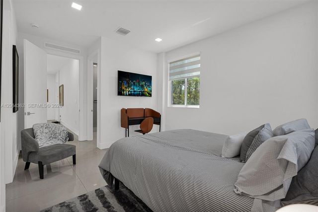 7509 NW 99th Avenue, Doral, FL 33178
