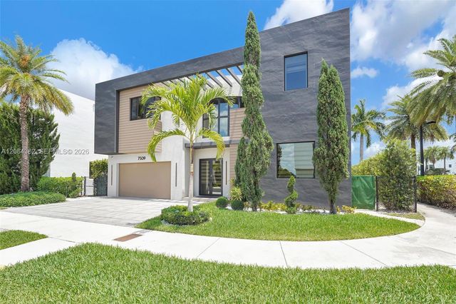 7509 NW 99th Avenue, Doral, FL 33178