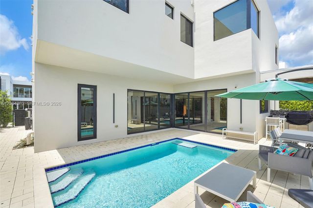 7509 NW 99th Avenue, Doral, FL 33178