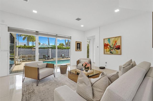 7509 NW 99th Avenue, Doral, FL 33178