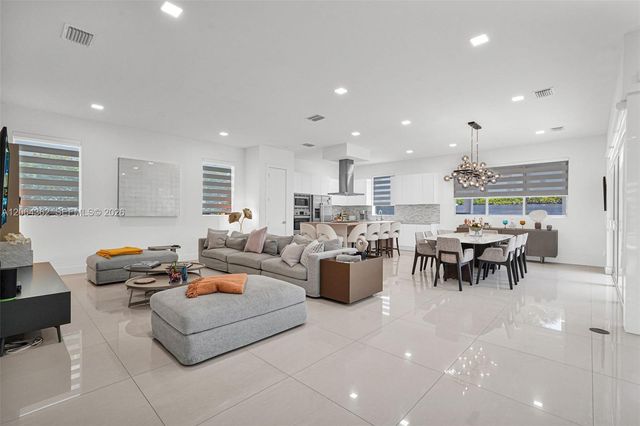 7509 NW 99th Avenue, Doral, FL 33178
