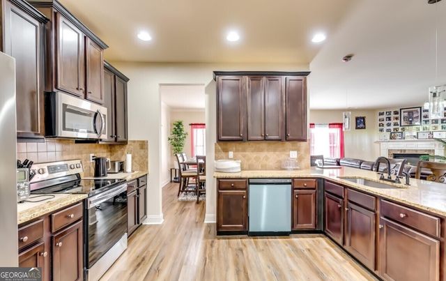 11341 Freeman Way, Hampton, GA 30228