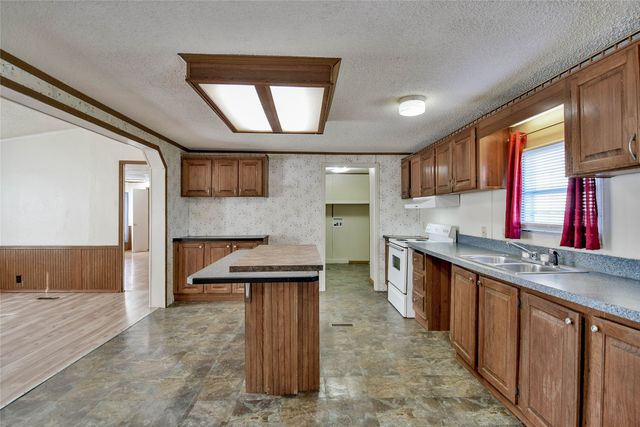 4040 Dillard Court, Joshua, TX 76058