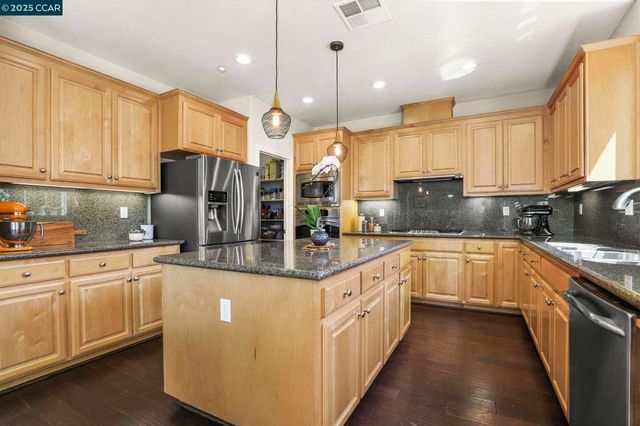 21 Foxglove Ct, Oakley, CA 94561