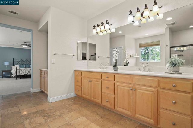 21 Foxglove Ct, Oakley, CA 94561