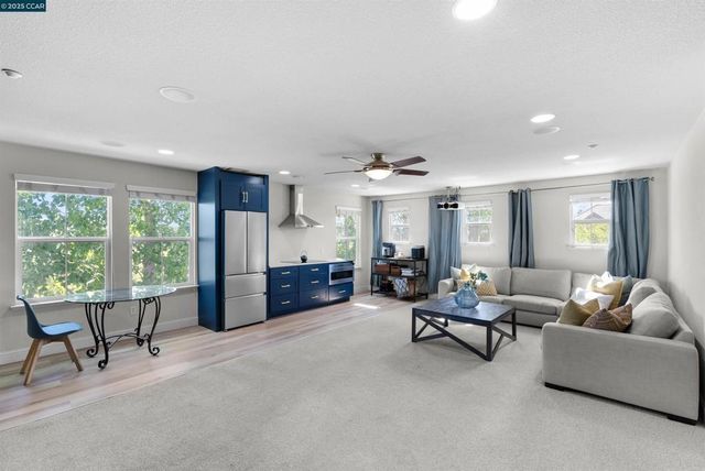 21 Foxglove Ct, Oakley, CA 94561