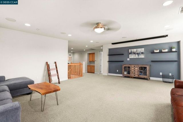 21 Foxglove Ct, Oakley, CA 94561
