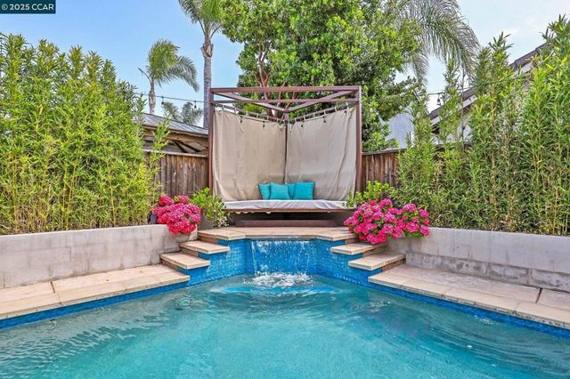 21 Foxglove Ct, Oakley, CA 94561