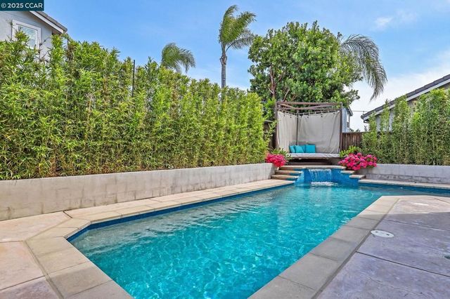 21 Foxglove Ct, Oakley, CA 94561