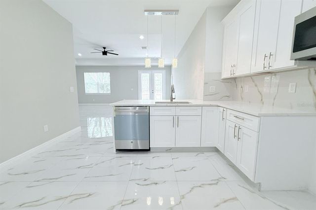 408 E HANLON STREET, Tampa, FL 33604