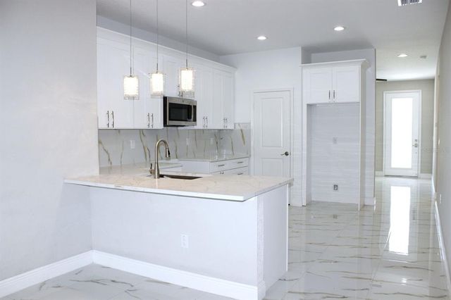 408 E HANLON STREET, Tampa, FL 33604