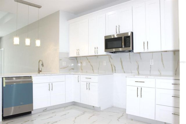 408 E HANLON STREET, Tampa, FL 33604