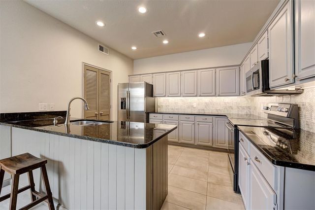 8670 N May Avenue 49D, Oklahoma City, OK 73120