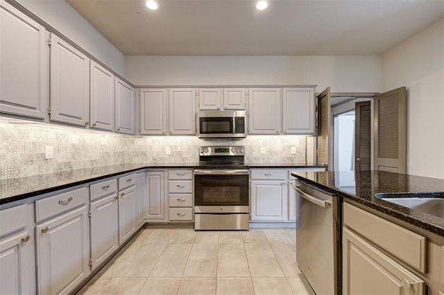 8670 N May Avenue 49D, Oklahoma City, OK 73120