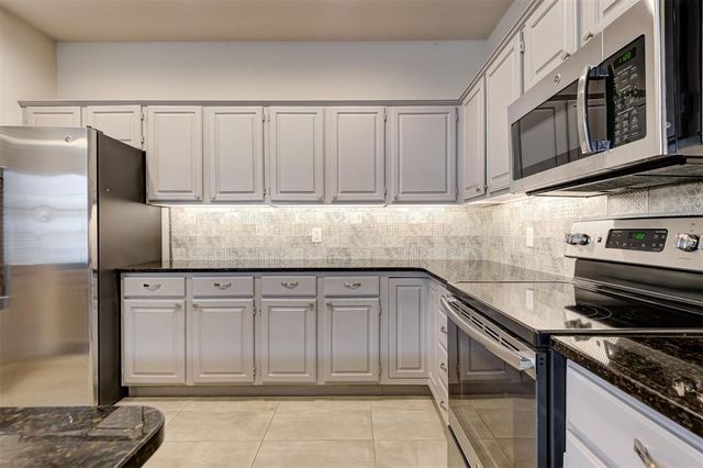8670 N May Avenue 49D, Oklahoma City, OK 73120
