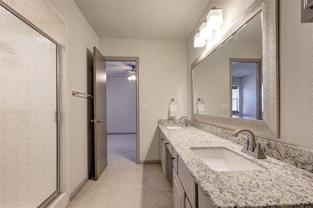 8670 N May Avenue 49D, Oklahoma City, OK 73120
