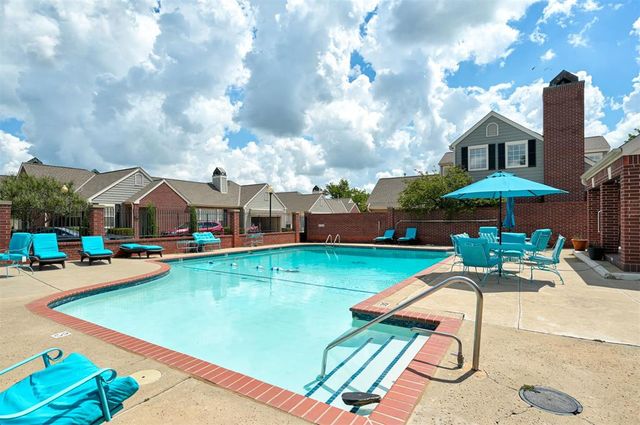 8670 N May Avenue 49D, Oklahoma City, OK 73120