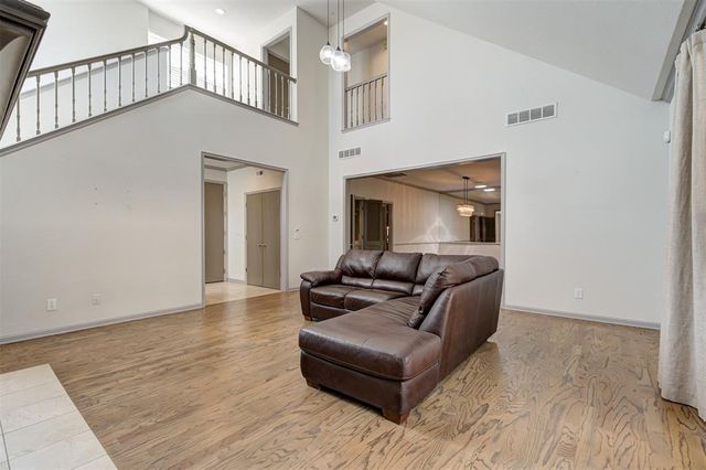 8670 N May Avenue 49D, Oklahoma City, OK 73120