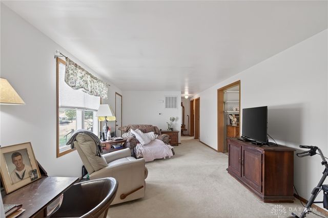 9475 N Dixie Drive, Vandalia, OH 45414