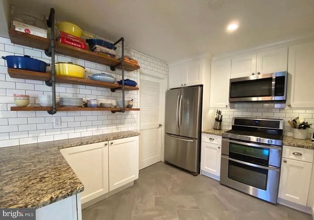 15 ANDOVER PL, Robbinsville, NJ 08691