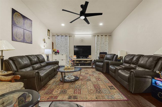 6500 Sands Point Drive 708, Houston, TX 77074