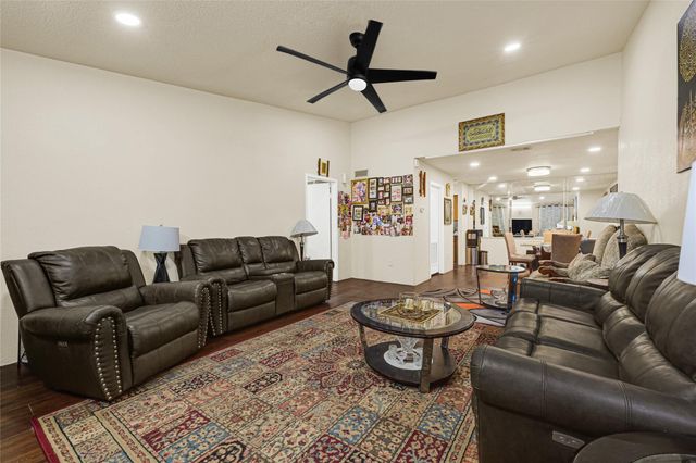 6500 Sands Point Drive 708, Houston, TX 77074