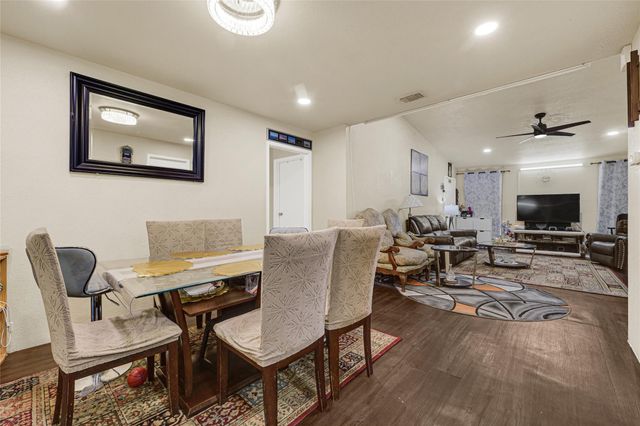 6500 Sands Point Drive 708, Houston, TX 77074