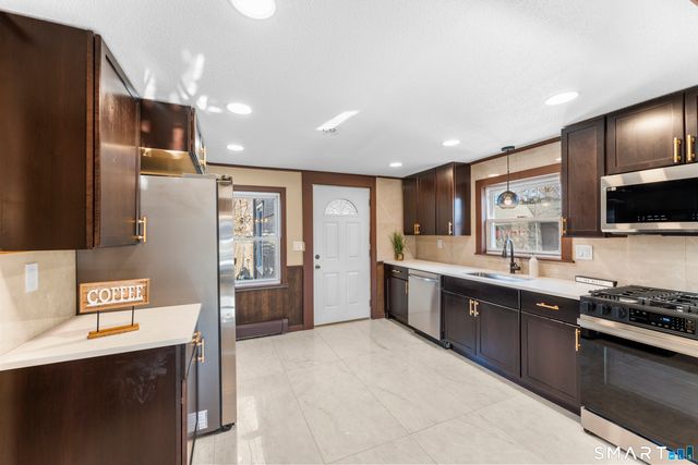 246 Main Street, East Hartford, CT 06118