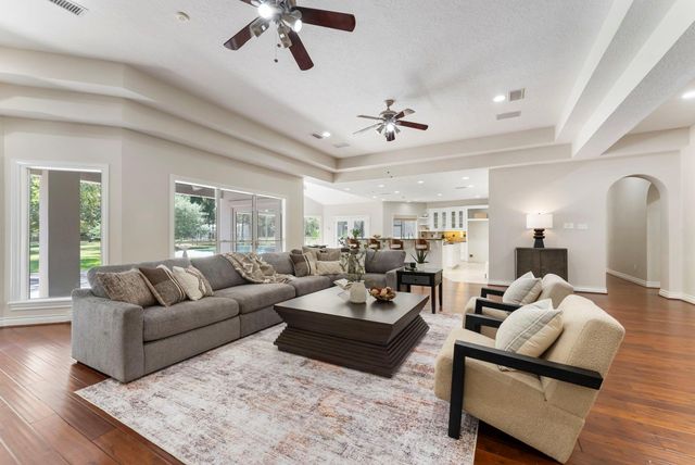 8711 Sendera Drive, Magnolia, TX 77354