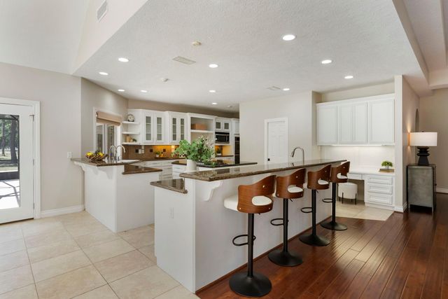 8711 Sendera Drive, Magnolia, TX 77354