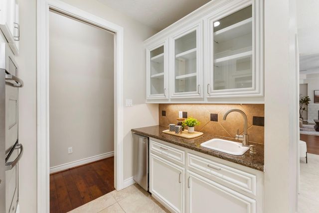 8711 Sendera Drive, Magnolia, TX 77354