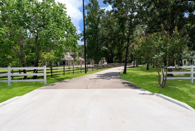 8711 Sendera Drive, Magnolia, TX 77354