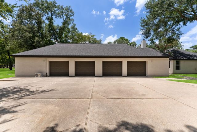 8711 Sendera Drive, Magnolia, TX 77354