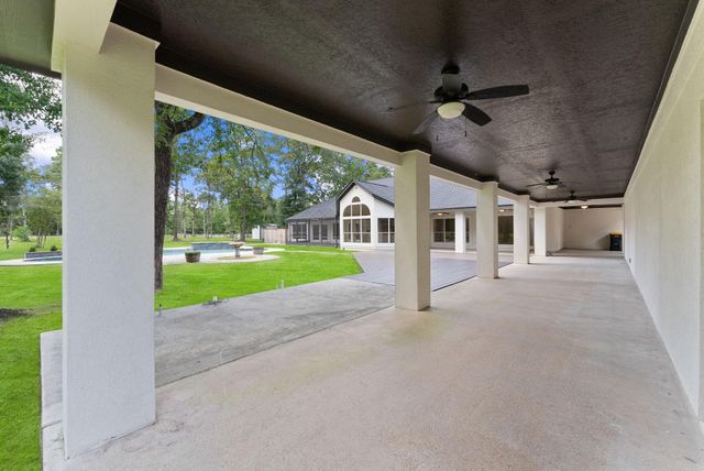 8711 Sendera Drive, Magnolia, TX 77354